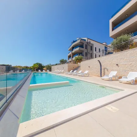 Apartment Aqua S Bazenom